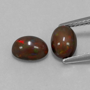 カラットの天然マルチカラーチョコレートオパール（7.1×5.1 mm・オーバルカット）