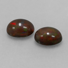 カラットの天然マルチカラーチョコレートオパール（7.1×5.1 mm・オーバルカット）