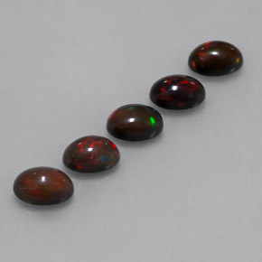2.71カラットの天然マルチカラーチョコレートオパール（7×5.1 mm・オーバルカット）