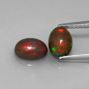 カラットの天然マルチカラーチョコレートオパール（6.9×5.1 mm・オーバルカット）