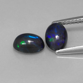 カラットの天然マルチカラーチョコレートオパール（7×5.1 mm・オーバルカット）