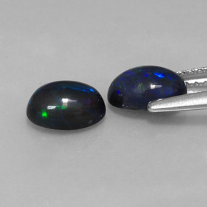 カラットの天然マルチカラーチョコレートオパール（7×5.1 mm・オーバルカット）