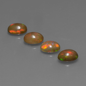 カラットの天然マルチカラーチョコレートオパール（7×5.1 mm・オーバルカット）
