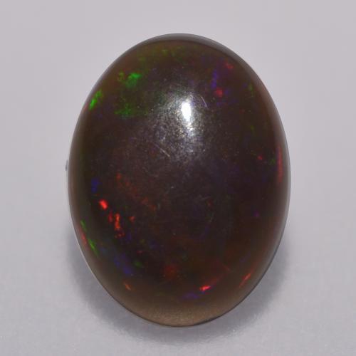 0.67カラットの天然マルチカラーチョコレートオパール（8×6.1 mm・オーバルカット）
