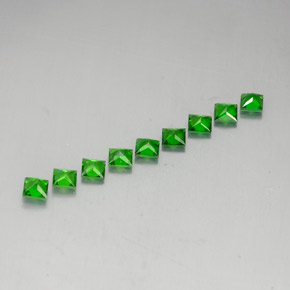 カラットの天然グリーンクロムダイオプサイド（3.1×3.1 mm・四角）