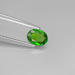 0.33カラットの天然グリーンクロムダイオプサイド（5.3×4 mm・オーバルカット）