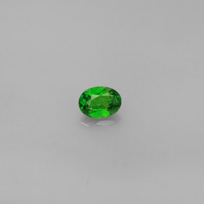 0.30カラットの天然グリーンクロムダイオプサイド（4.8×3.6 mm・オーバルカット）