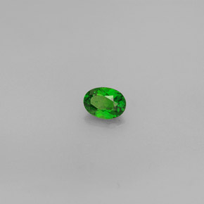 0.30カラットの天然グリーンクロムダイオプサイド（4.8×3.6 mm・オーバルカット）