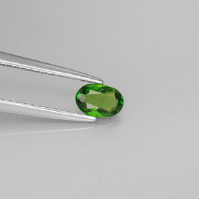 0.36カラットの天然グリーンクロムダイオプサイド（5.6×3.8 mm・オーバルカット）