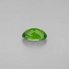 0.39カラットの天然グリーンクロムダイオプサイド（5.7×3.4 mm・オーバルカット）