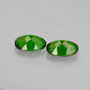 カラットの天然グリーンクロムダイオプサイド（7.1×5 mm・オーバルカット）