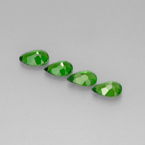 カラットの天然グリーンクロムダイオプサイド（6.8×4.6 mm・洋梨の形）