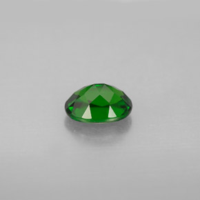 0.98カラットの天然グリーンクロムダイオプサイド（7×5.3 mm・オーバルカット）
