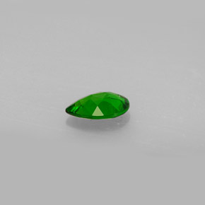 0.58カラットの天然グリーンクロムダイオプサイド（7×5 mm・洋梨の形）