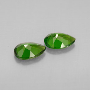 自然派の商品を探す ct グリーン クロム透輝石 宝石, 洋梨の形, ロシア からGemSelectで. 在庫あり、世界各国へ発送!