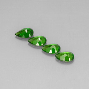 カラットの天然グリーンクロムダイオプサイド（7×5 mm・洋梨の形）