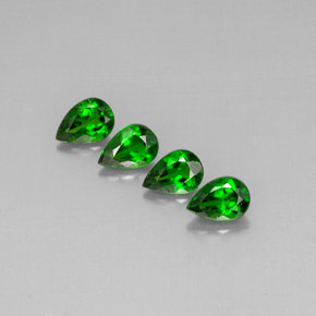 カラットの天然グリーンクロムダイオプサイド（6.7×4.6 mm・洋梨の形）