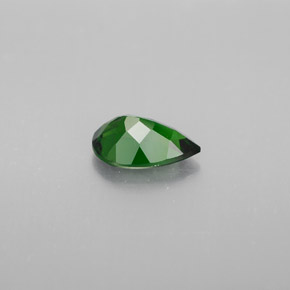 0.90カラットの天然グリーンクロムダイオプサイド（8×5.2 mm・洋梨の形）