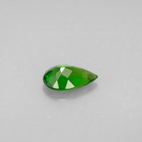 0.67カラットの天然グリーンクロムダイオプサイド（7.4×5 mm・洋梨の形）