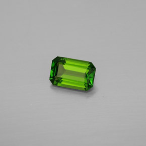 0.53カラットの天然グリーンクロムダイオプサイド（5.9×3.9 mm・エメラルドカット）