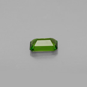 0.53カラットの天然グリーンクロムダイオプサイド（5.9×3.9 mm・エメラルドカット）