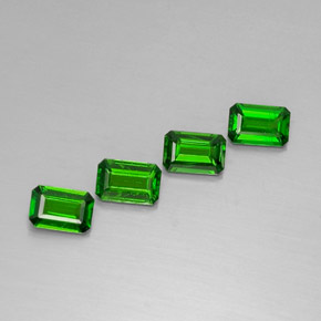 カラットの天然グリーンクロムダイオプサイド（5.9×3.9 mm・エメラルドカット）