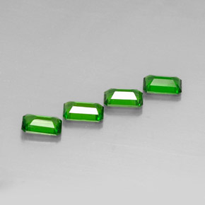 カラットの天然グリーンクロムダイオプサイド（5.9×3.9 mm・エメラルドカット）