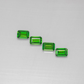 カラットの天然グリーンクロムダイオプサイド（6×3.9 mm・エメラルドカット）