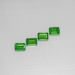カラットの天然グリーンクロムダイオプサイド（6×3.9 mm・エメラルドカット）