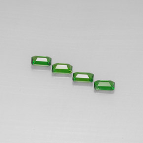 カラットの天然グリーンクロムダイオプサイド（6×3.9 mm・エメラルドカット）