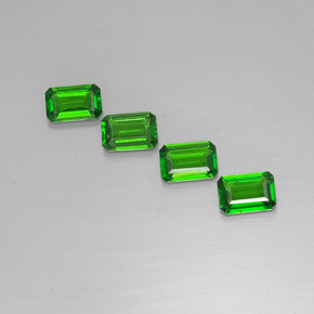カラットの天然グリーンクロムダイオプサイド（6×4 mm・エメラルドカット）