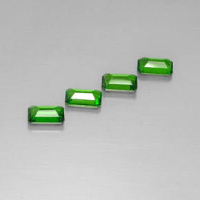 カラットの天然グリーンクロムダイオプサイド（6×4 mm・エメラルドカット）