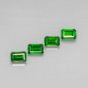 カラットの天然グリーンクロムダイオプサイド（6×4.2 mm・エメラルドカット）