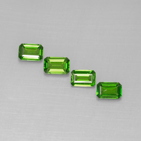 カラットの天然グリーンクロムダイオプサイド（5.8×3.9 mm・エメラルドカット）