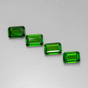 カラットの天然グリーンクロムダイオプサイド（6.1×4.1 mm・エメラルドカット）
