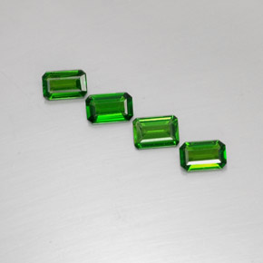 カラットの天然グリーンクロムダイオプサイド（6×3.7 mm・エメラルドカット）