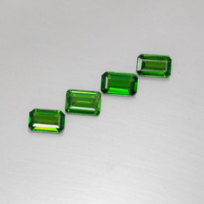 カラットの天然グリーンクロムダイオプサイド（6×3.7 mm・エメラルドカット）