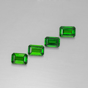 カラットの天然グリーンクロムダイオプサイド（5.9×4 mm・エメラルドカット）