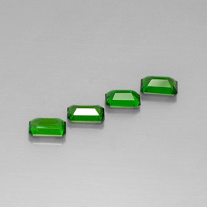 カラットの天然グリーンクロムダイオプサイド（5.9×4 mm・エメラルドカット）