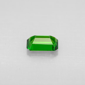 0.54カラットの天然グリーンクロムダイオプサイド（6×4 mm・エメラルドカット）