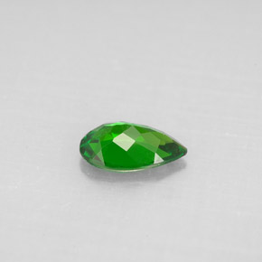 0.64カラットの天然グリーンクロムダイオプサイド（7.5×4.8 mm・洋梨の形）