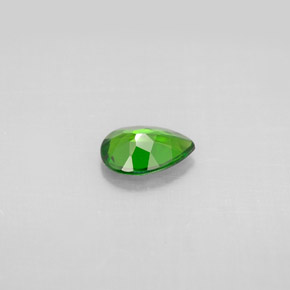 0.59カラットの天然グリーンクロムダイオプサイド（7×5 mm・洋梨の形）
