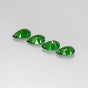 カラットの天然グリーンクロムダイオプサイド（6.9×5 mm・洋梨の形）