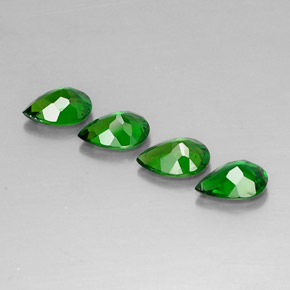 カラットの天然グリーンクロムダイオプサイド（7×5 mm・洋梨の形）