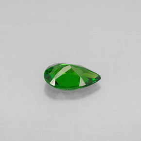 0.56カラットの天然グリーンクロムダイオプサイド（7.1×4.7 mm・洋梨の形）