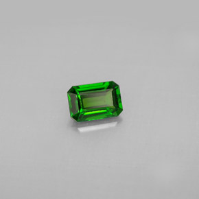 0.57カラットの天然グリーンクロムダイオプサイド（5.9×4 mm・エメラルドカット）