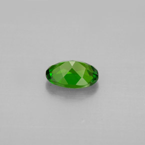 0.86カラットの天然グリーンクロムダイオプサイド（7.2×5 mm・オーバルカット）