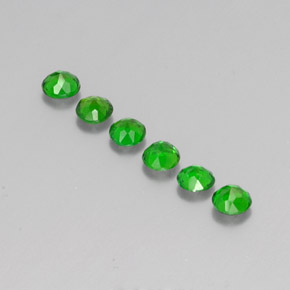 カラットの天然グリーンクロムダイオプサイド（3.81 mm・ラウンドカット）