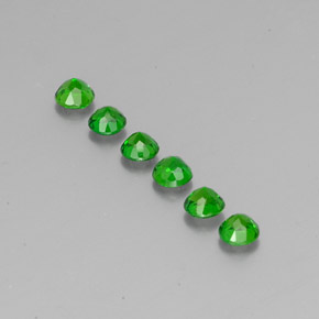 カラットの天然グリーンクロムダイオプサイド（3.92 mm・ラウンドカット）