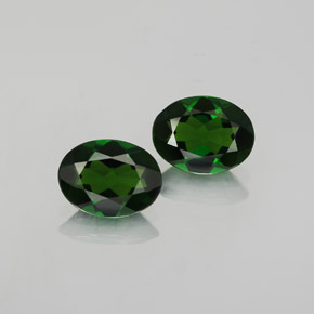 カラットの天然グリーンクロムダイオプサイド（7.9×6 mm・オーバルカット）